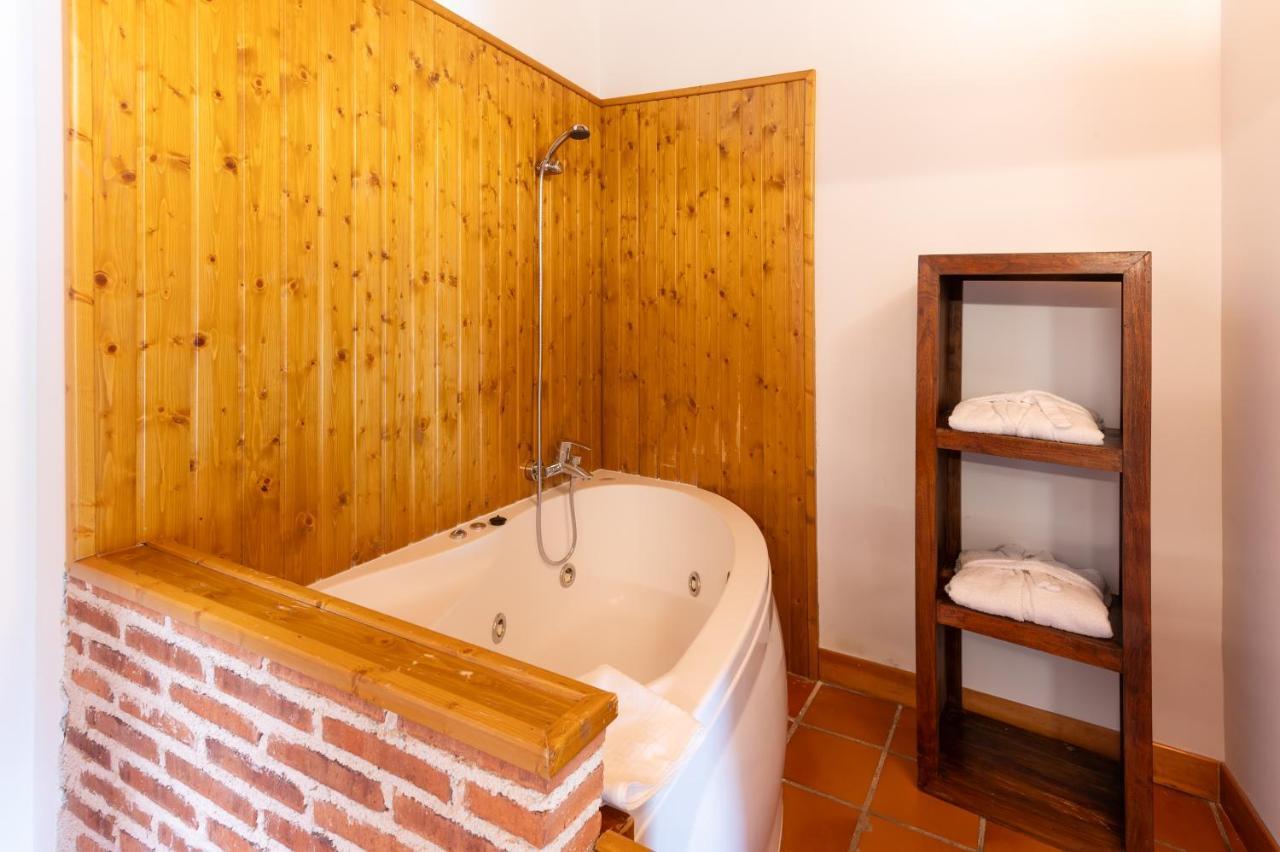 Hospederia El Arco Hotell Villavieja del Lozoya Exteriör bild