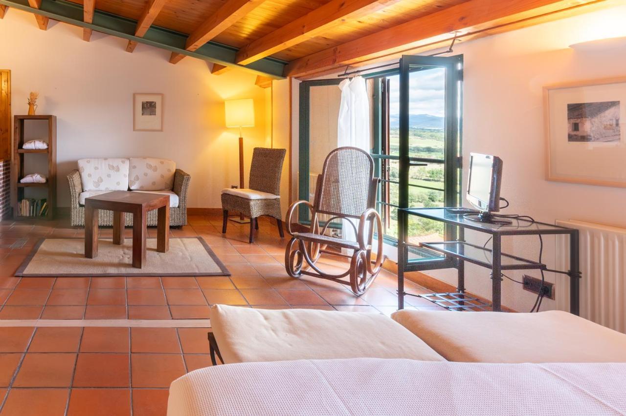 Hospederia El Arco Hotell Villavieja del Lozoya Exteriör bild